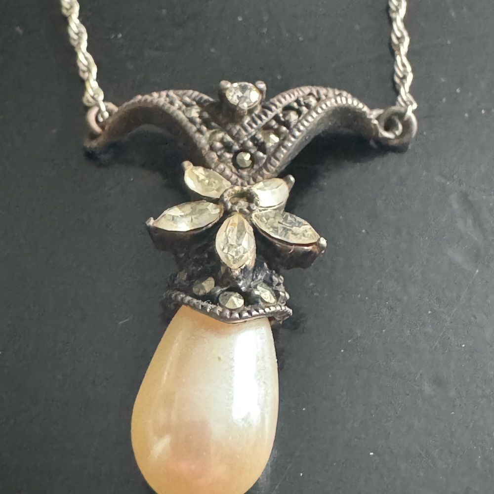 Vintage Sterling Silver Marcasite and Pearl drop pendant necklace